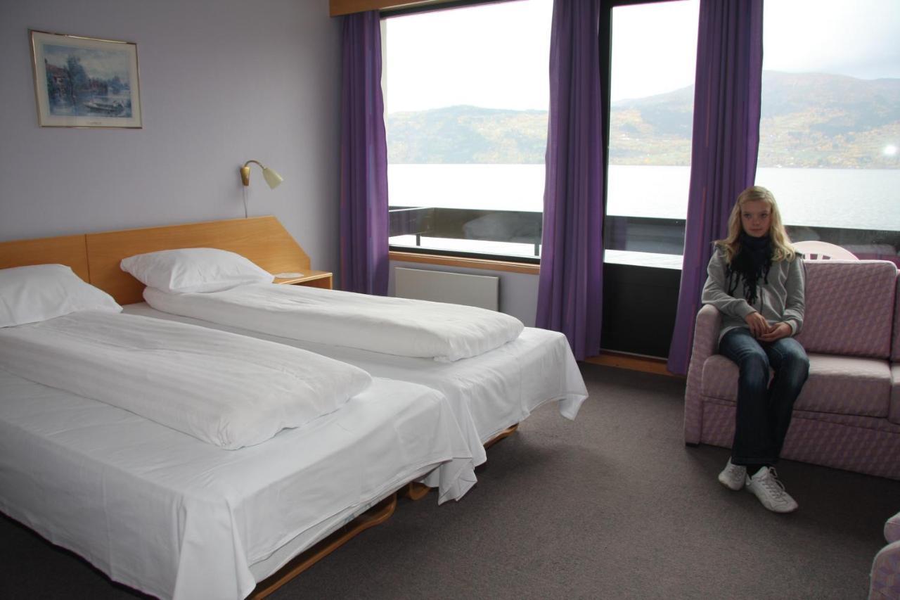 Innvik Fjordhotell Ngoại thất bức ảnh