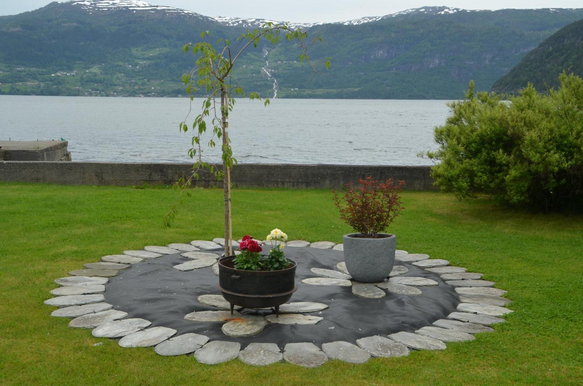 Innvik Fjordhotell Ngoại thất bức ảnh